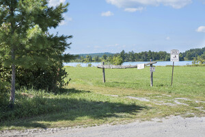 <strong>Picture of Trail entrance</strong>
